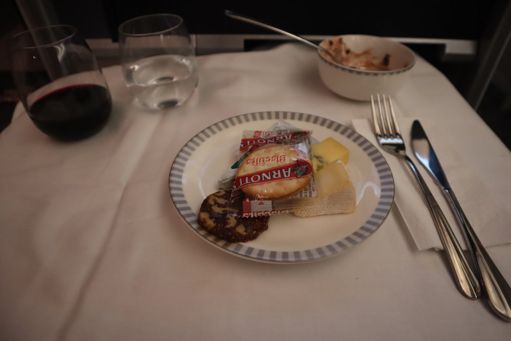 Singapore Airlines 787-10 business class – Cheese plate