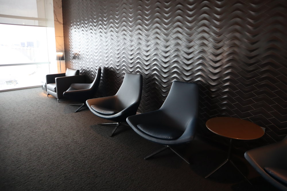 United Polaris Lounge Newark – Seating area