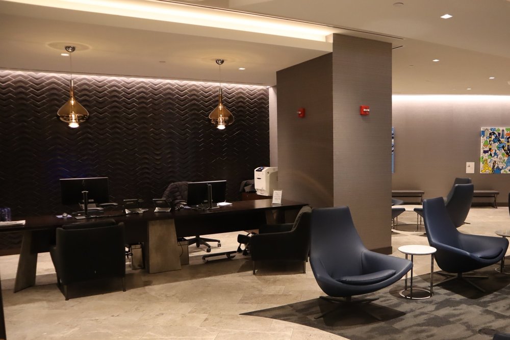 United Polaris Lounge Newark – Concierge desk