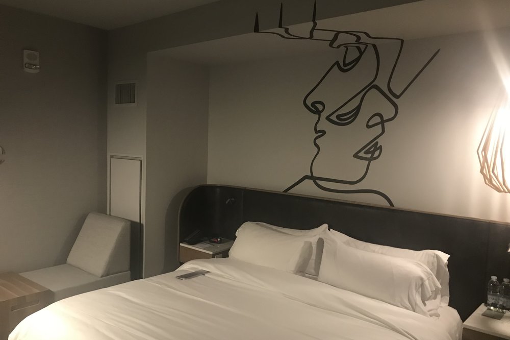 Renaissance Montreal Downtown – King Suite bedroom