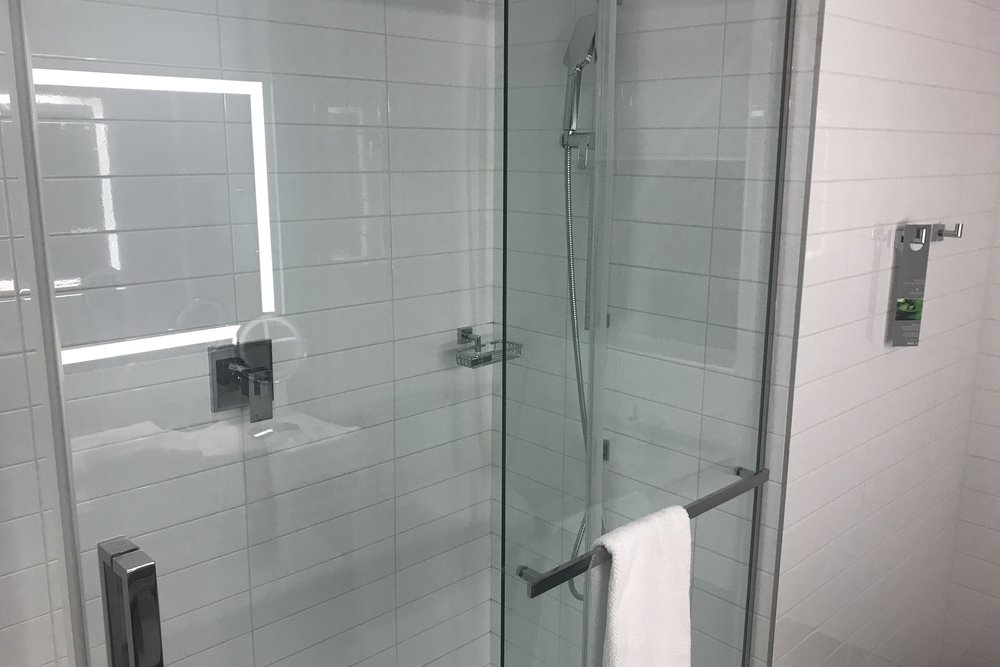 Renaissance Montreal Downtown – King Suite shower