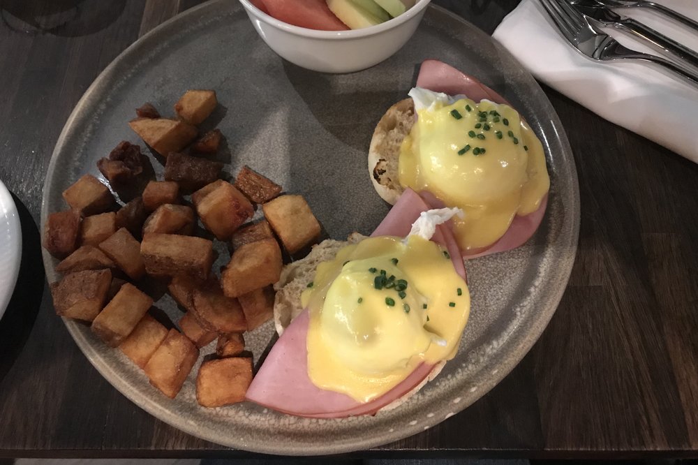 Renaissance Montreal Downtown – Eggs Benedict