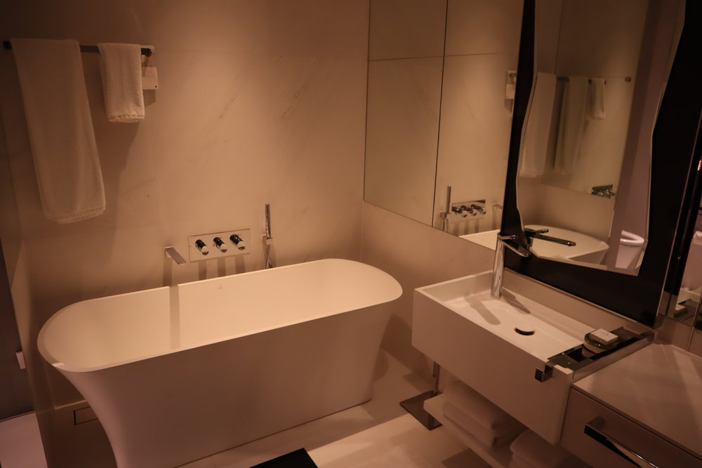 JW Marriott Singapore South Beach – Standard room