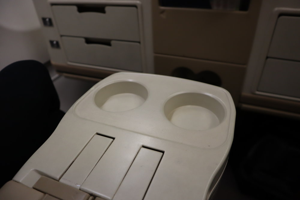 Singapore Airlines A330 business class – Drink holders