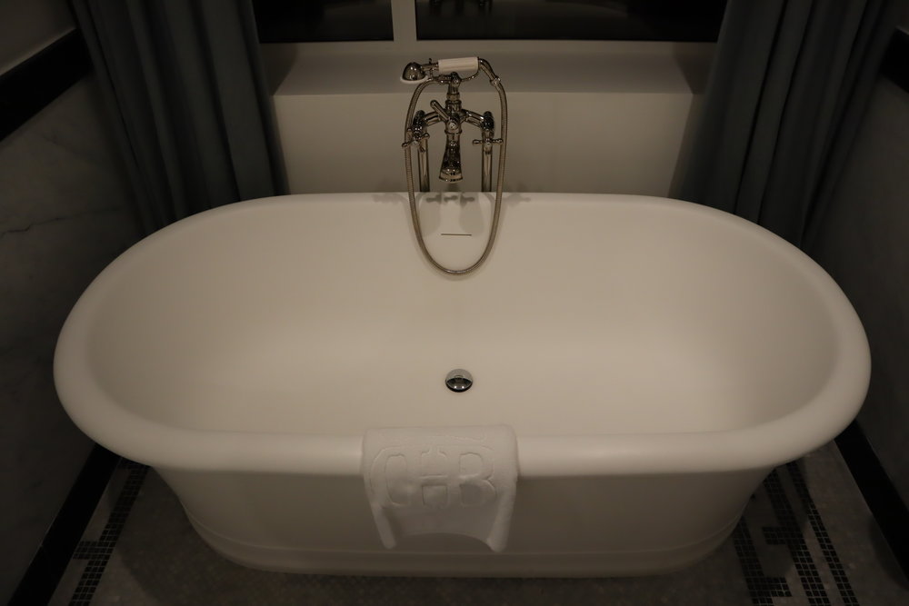 Hôtel de Berri Paris – Berri Suite bathtub