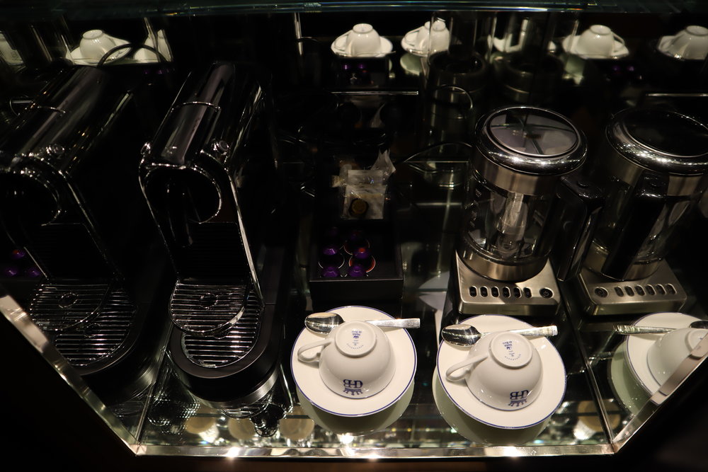 Hôtel de Berri Paris – Minibar equipment