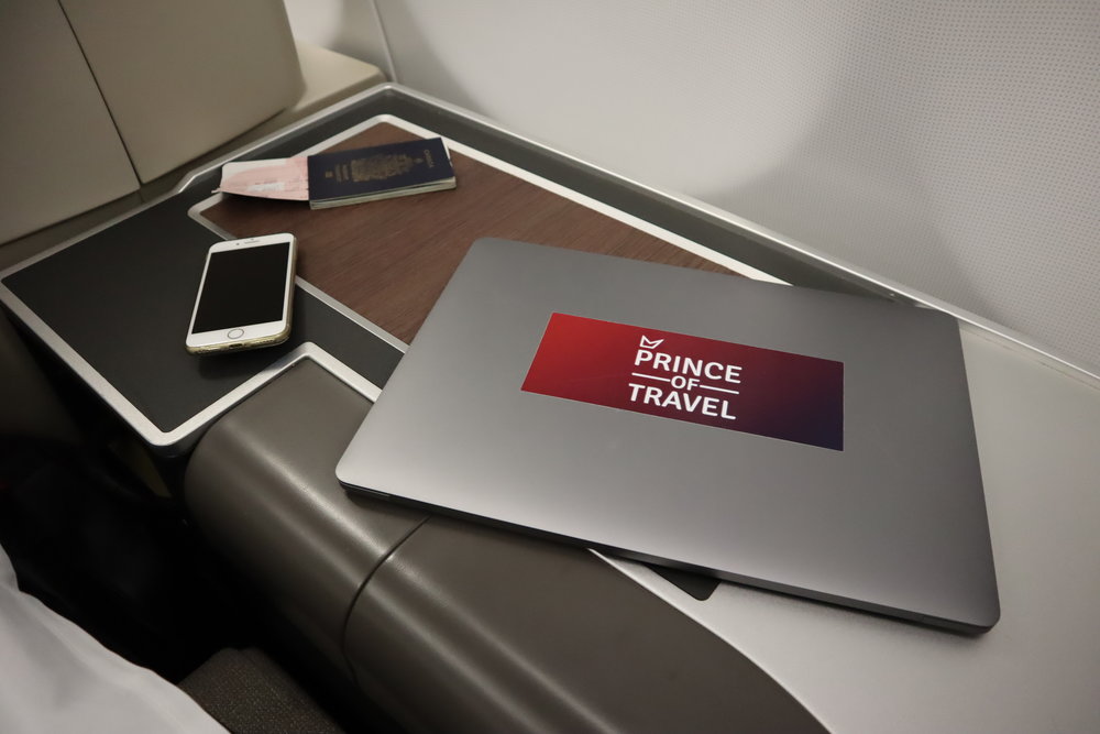 TAP Air Portugal business class – Surface space