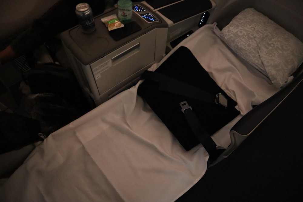 LOT Polish Airlines business class – Bed