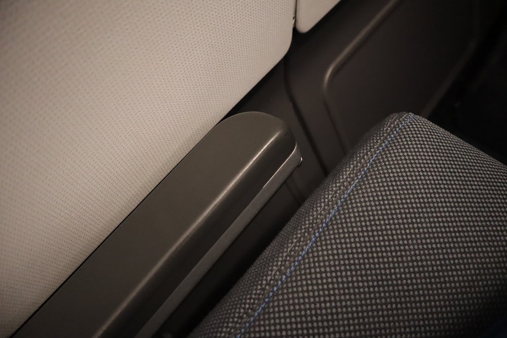 SAS business class – Lowered armrest