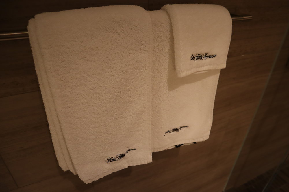 United Polaris Lounge Chicago – Shower suite towels