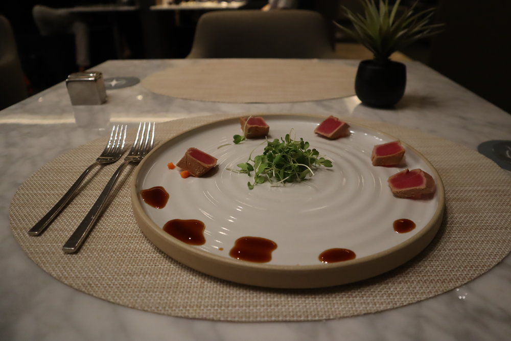 United Polaris Lounge Chicago – Tuna tataki