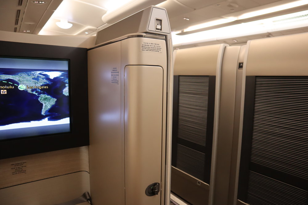 Asiana Airlines First Class – Coat storage