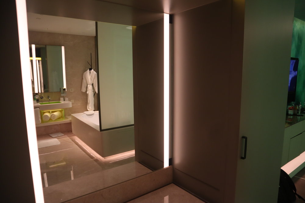 W Suzhou – Spectacular Room full-length mirror