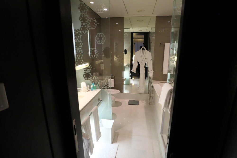 W Doha – Spectacular Room bathroom