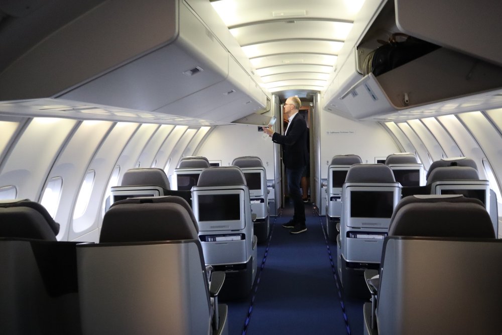 Lufthansa 747-400 business class – Upper deck cabin