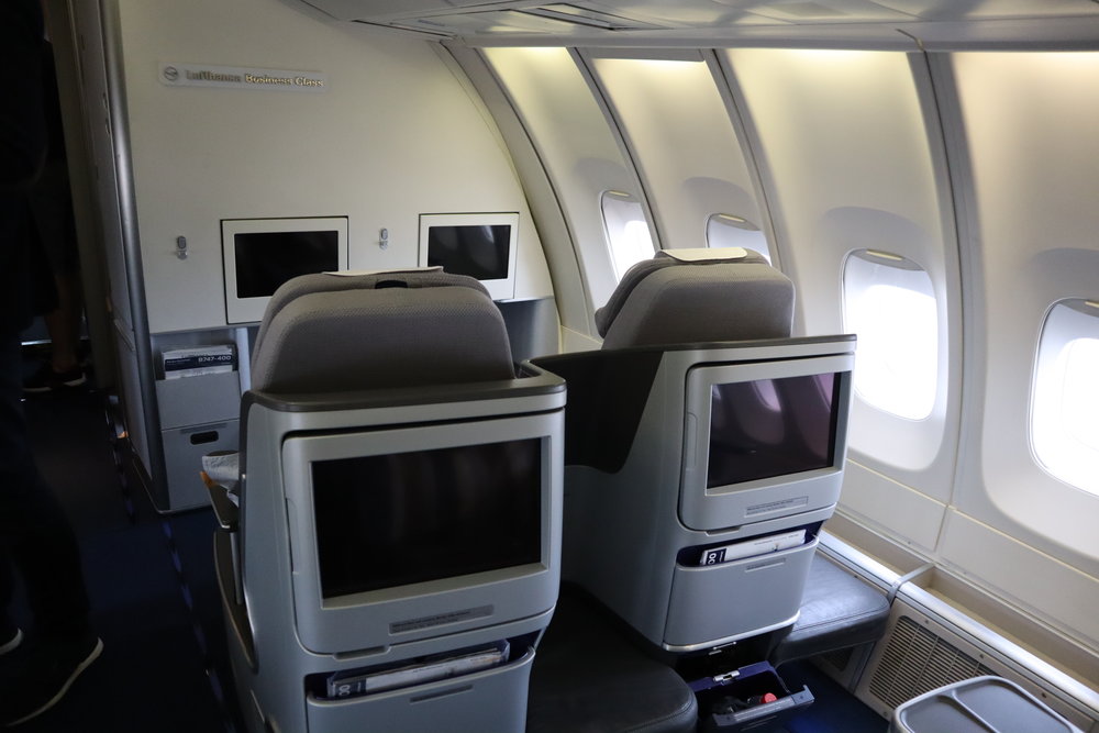 Lufthansa 747-400 business class – Upper deck cabin