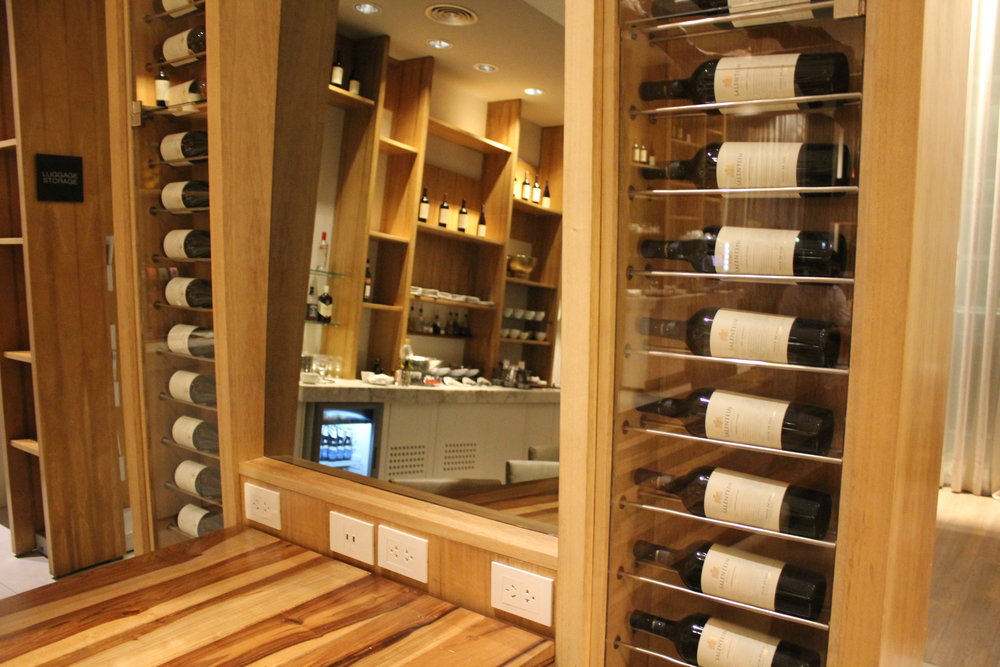 Star Alliance Lounge Buenos Aires – Wine display