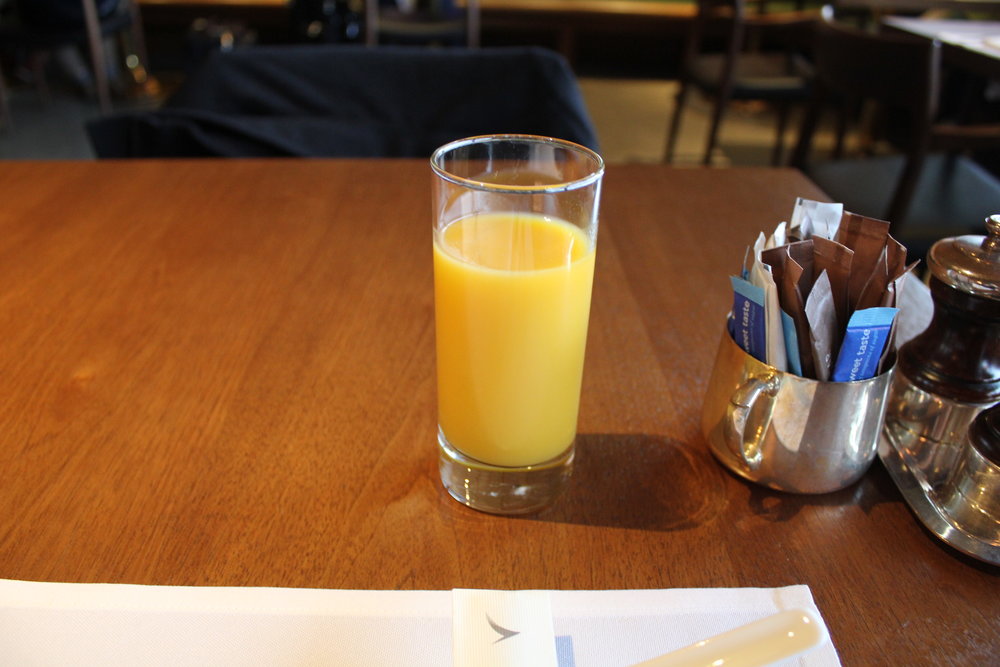 The Pier First Class Lounge by Cathay Pacific – Mango juice