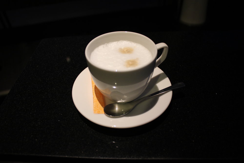 ANA Suite Lounge Tokyo Haneda – Cappuccino