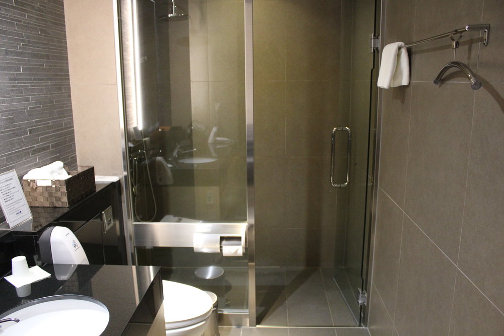 ANA Suite Lounge Tokyo Haneda – Shower room