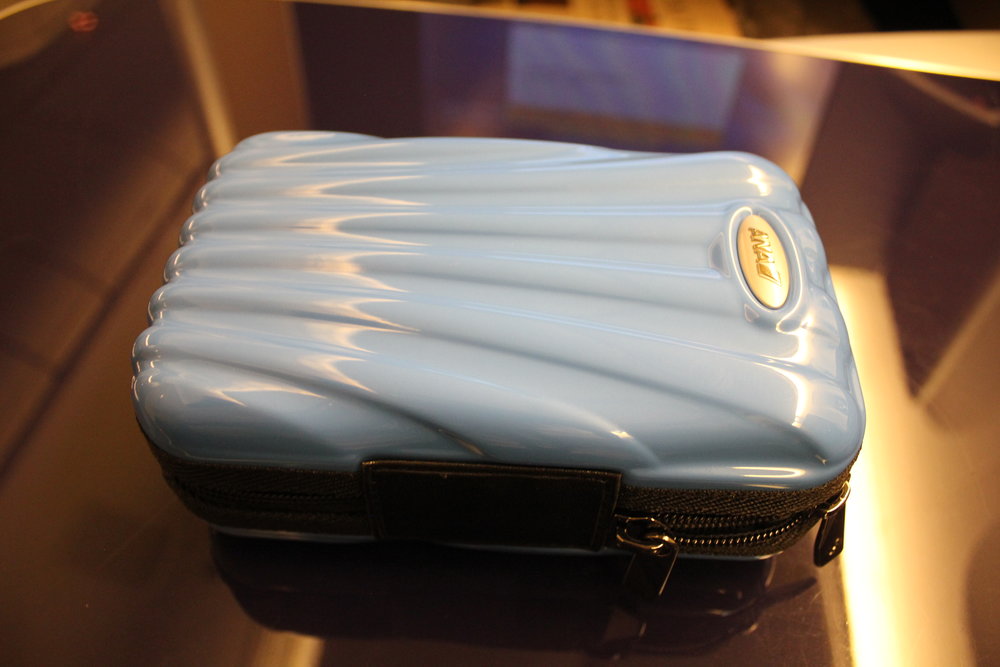 ANA First Class – Samsonite amenity kit