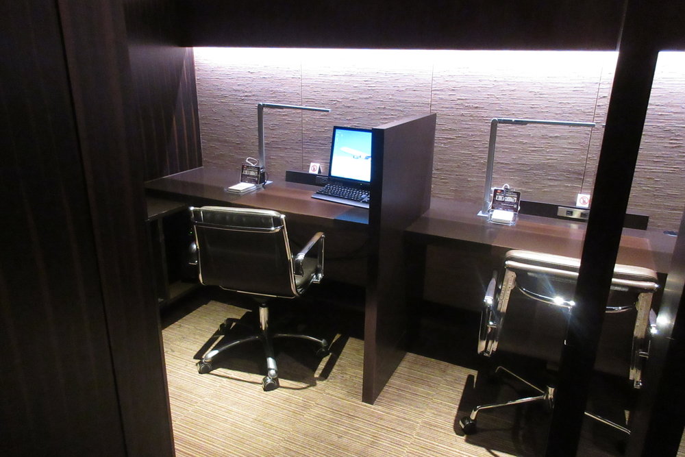 Japan Airlines First Class Lounge Tokyo Narita – Business centre