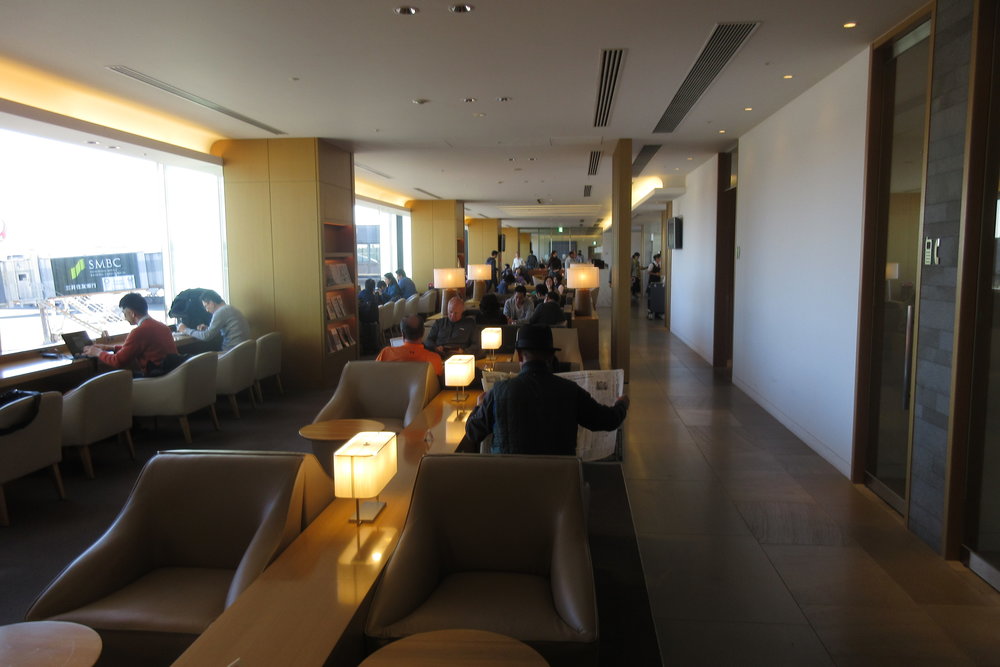 Japan Airlines Sakura Lounge Tokyo Narita – Seating area