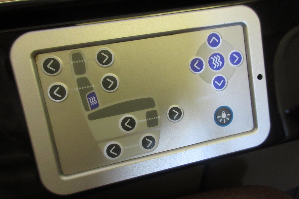 Japan Airlines First Class – Seat controls