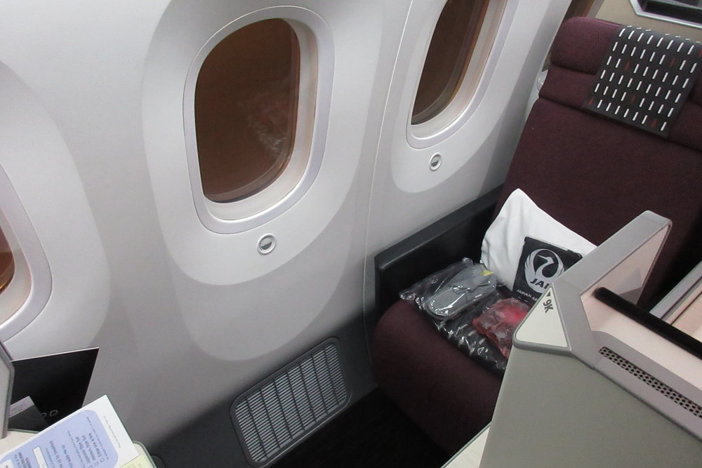 Japan Airlines business class – Seat 9K