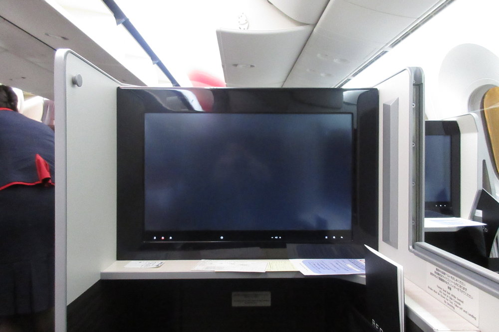 Japan Airlines business class – Entertainment screen