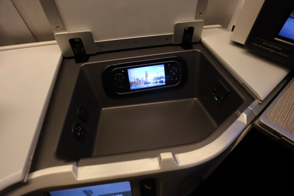 Air Canada 777 business class – Storage hatch