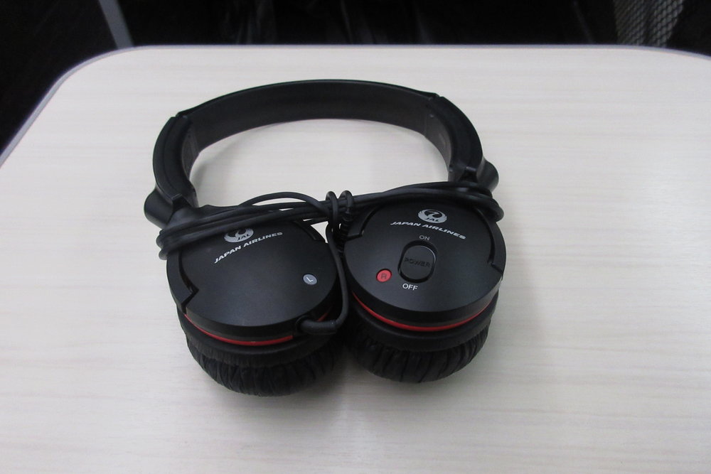 Japan Airlines business class – Headphones