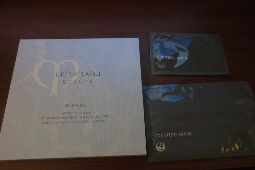 Japan Airlines First Class – Clé de Peau beauty mask