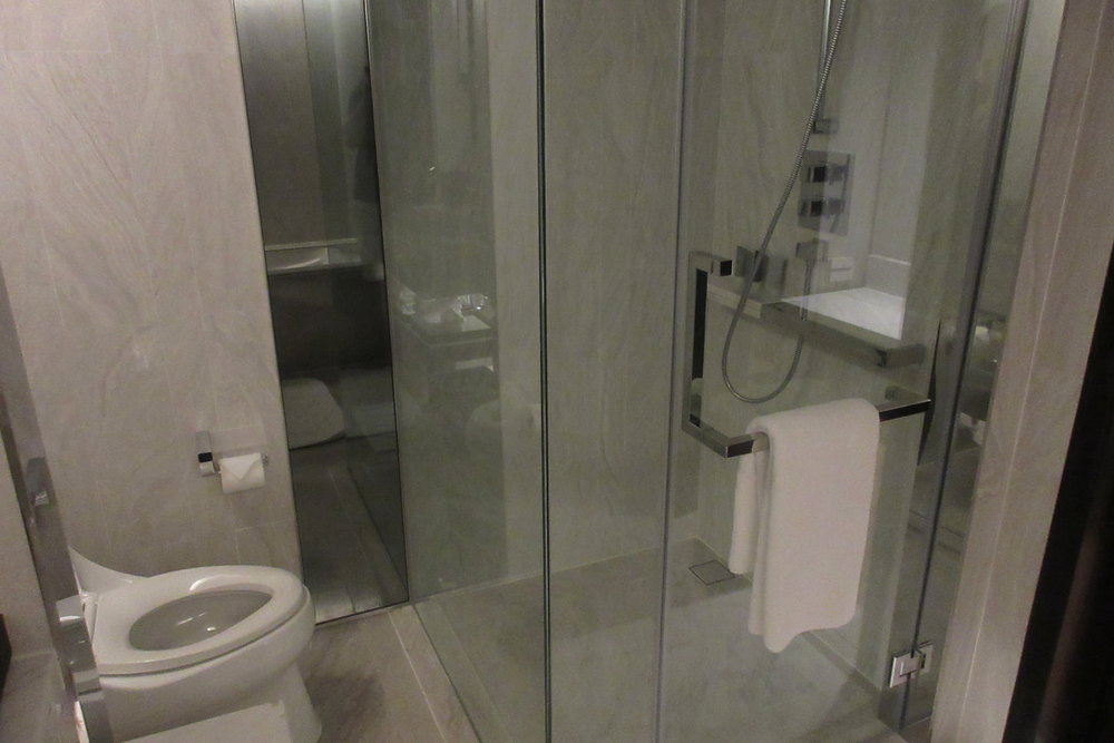 JW Marriott Bangkok – Toilet and shower