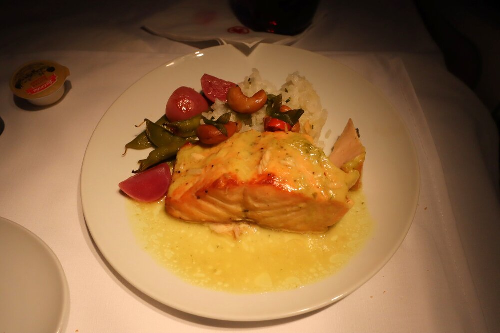 Air Canada 777 business class – Salmon fillet with green curry