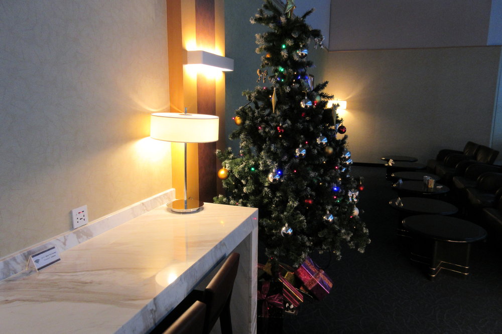 Singapore Airlines SilverKris Lounge Taipei – Christmas tree