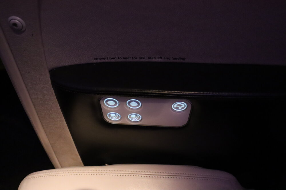 Air New Zealand business class – Seat controls