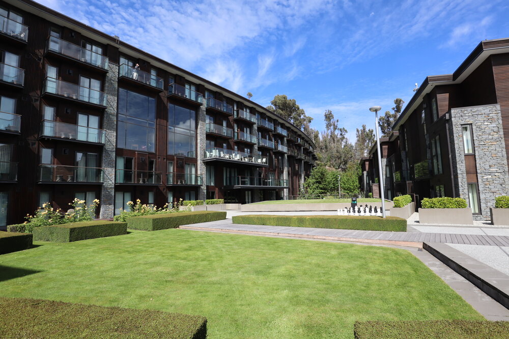 Hilton Queenstown – Courtyard