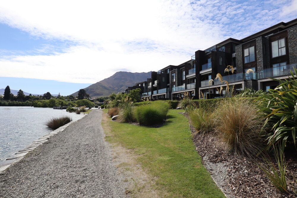 Hilton Queenstown – Waterfront path