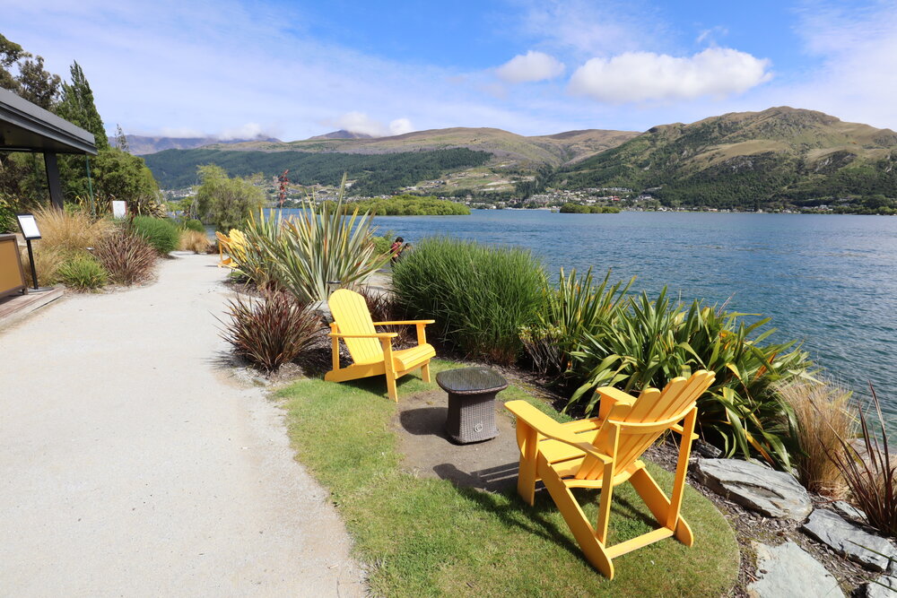 Hilton Queenstown – Waterfront path