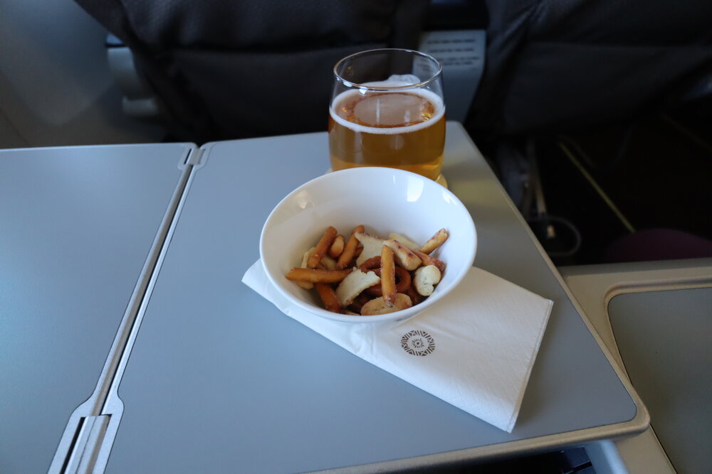 Fiji Airways 737 business class – Fiji Gold and mixed snacks