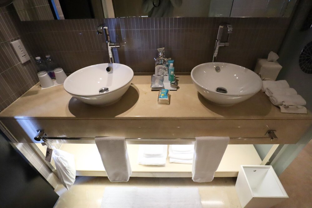 W Doha – WOW Suite double sinks