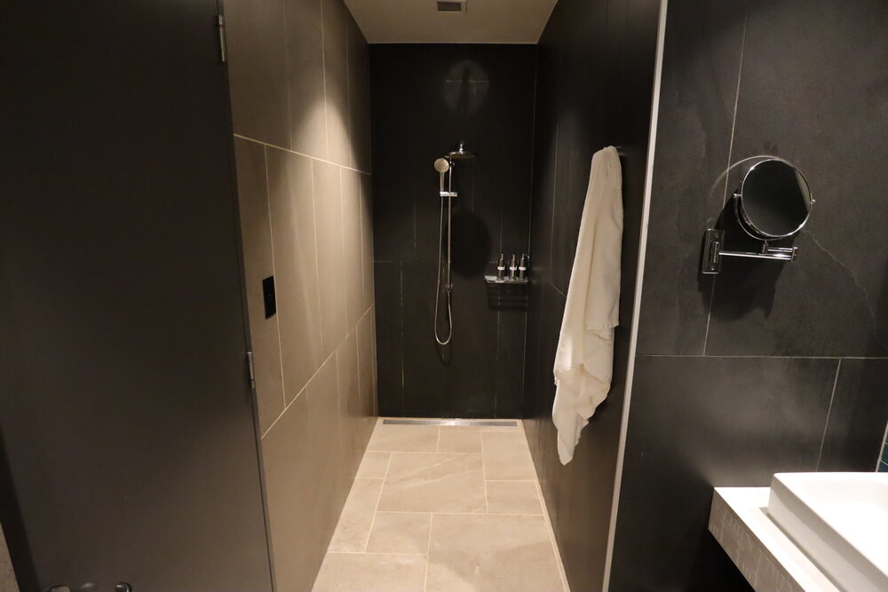 Fiji Airways Premier Lounge Nadi – Shower room