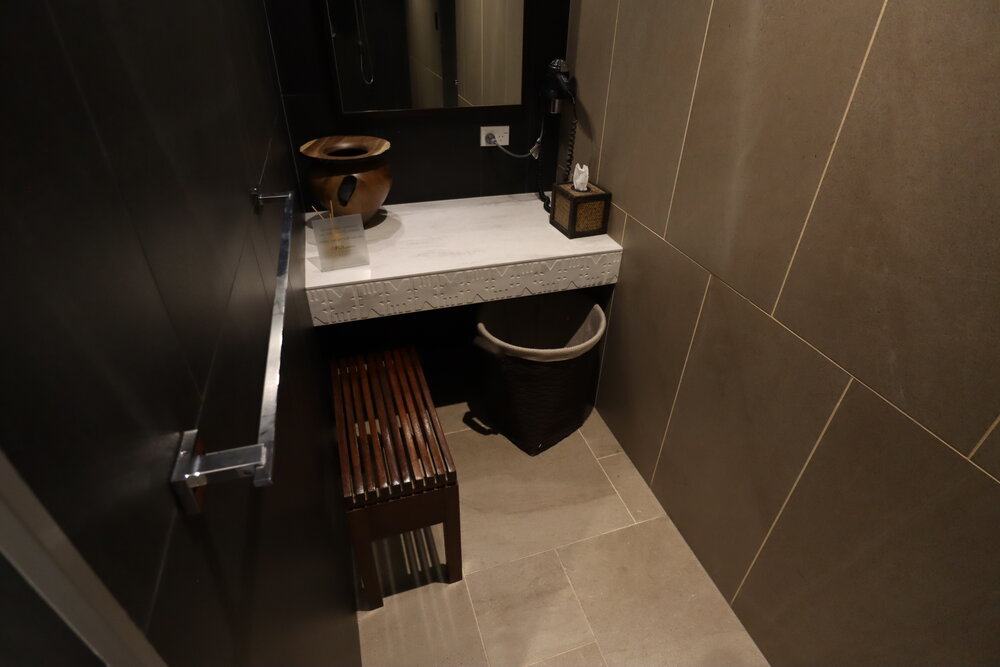 Fiji Airways Premier Lounge Nadi – Shower room