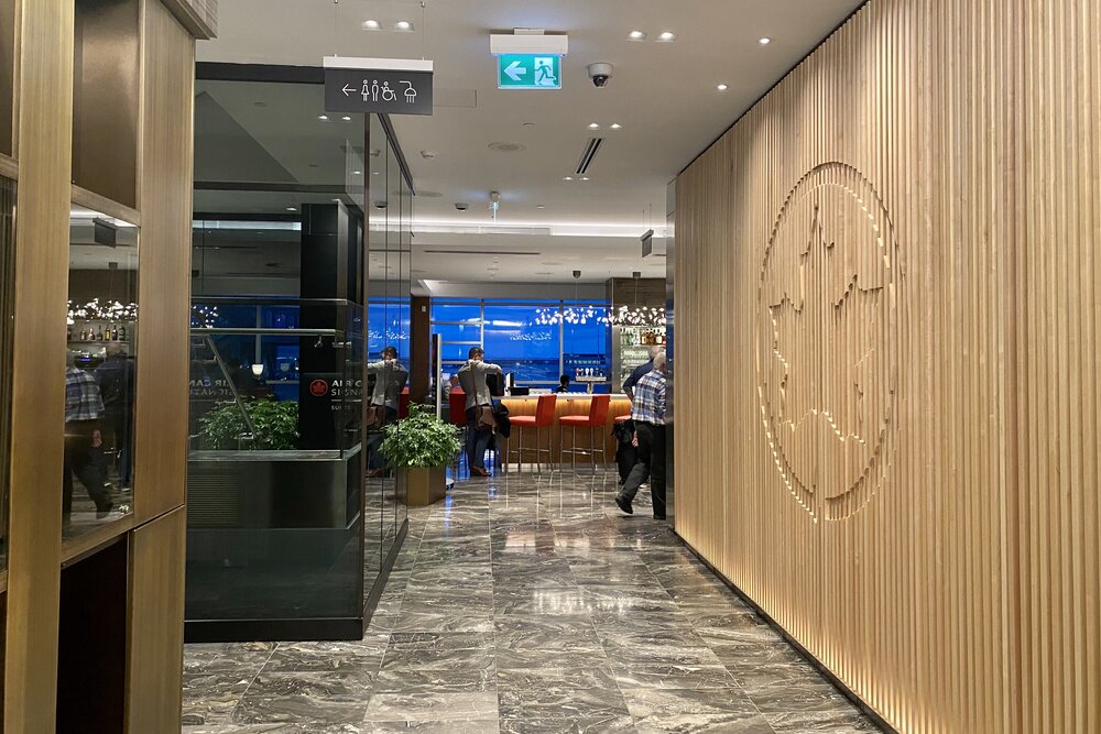 Air Canada Maple Leaf Lounge Vancouver – Entrance