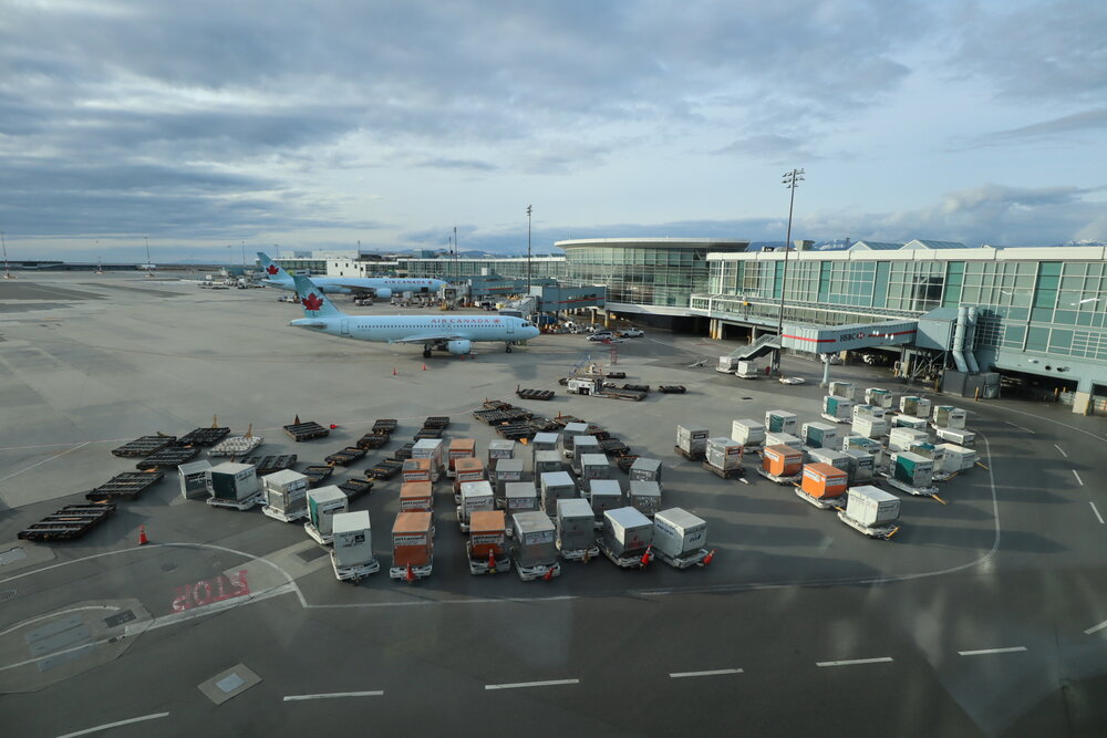 Air Canada Signature Suite Vancouver – Views of YVR tarmac