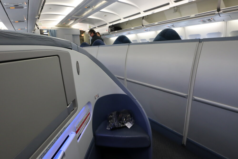 Air Canada A330 business class – Seat privacy (or lack thereof)