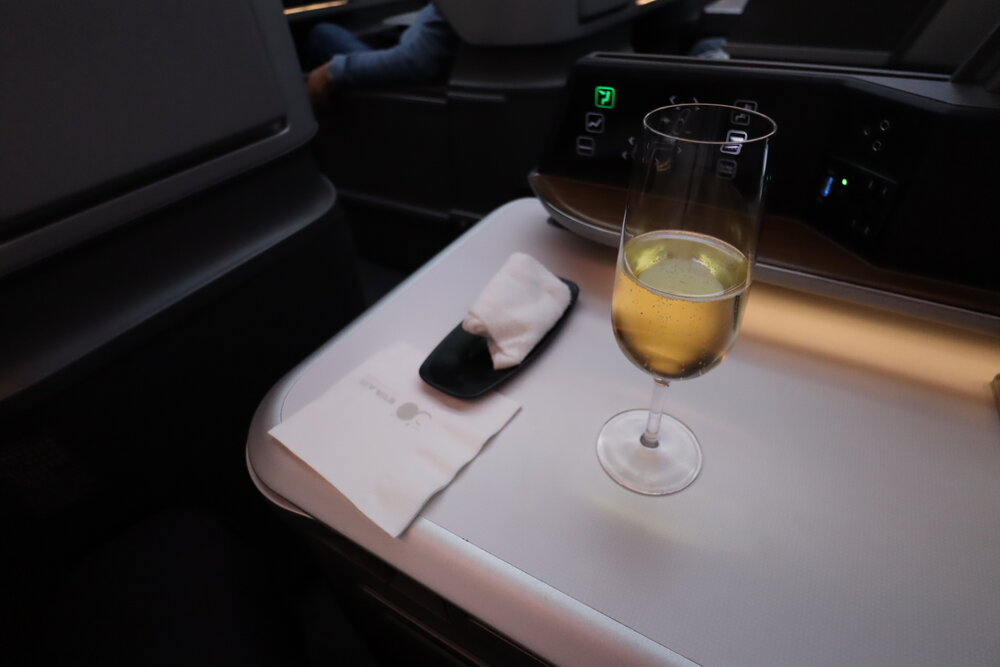 EVA Air 787 business class – Welcome beverage