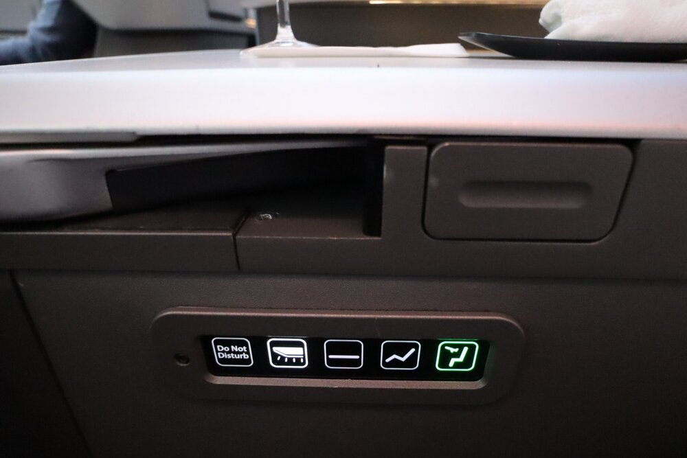 EVA Air 787 business class – Seat controls