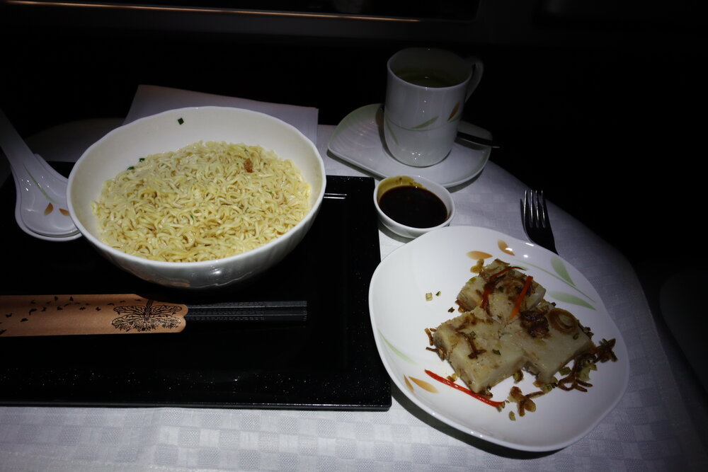 EVA Air 787 business class – Instant noodles and taro cake